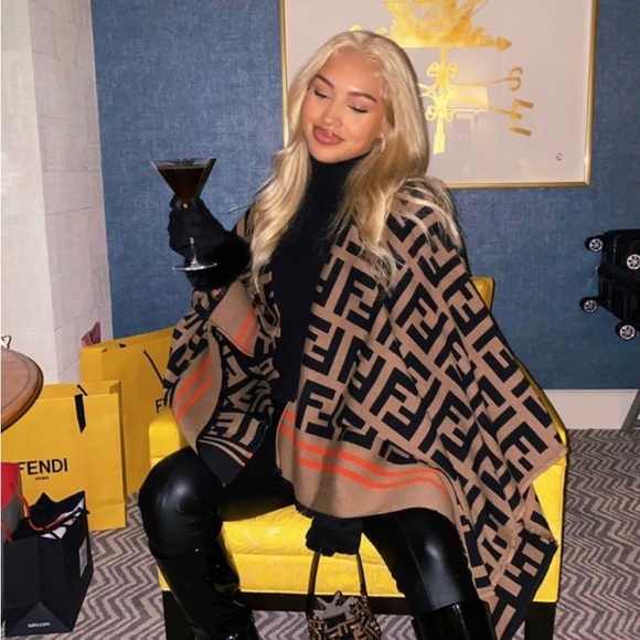 Fall 2025 FENDI Roma 🤍 New w/ Tags Reversible Shawl Brushed Poncho Scarf Wrap - Picture 12 of 17